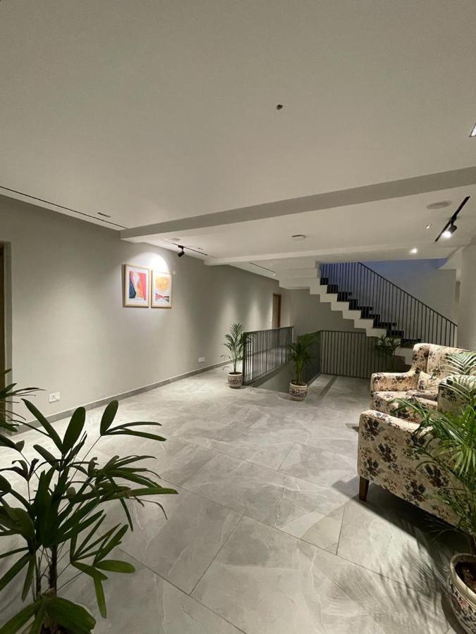 Hotel West Inn Premium Kharar Esterno foto