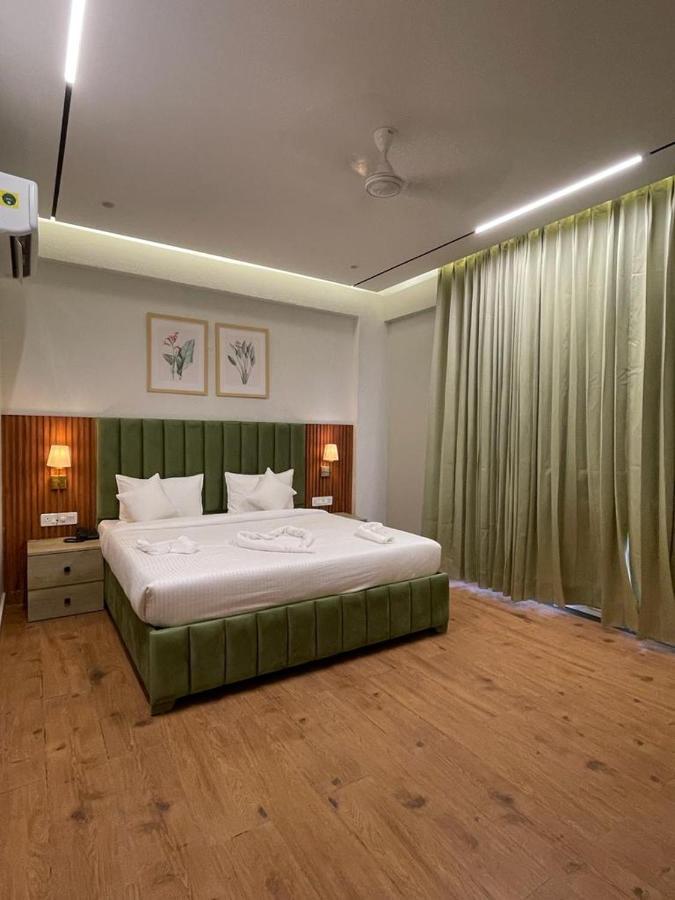 Hotel West Inn Premium Kharar Esterno foto