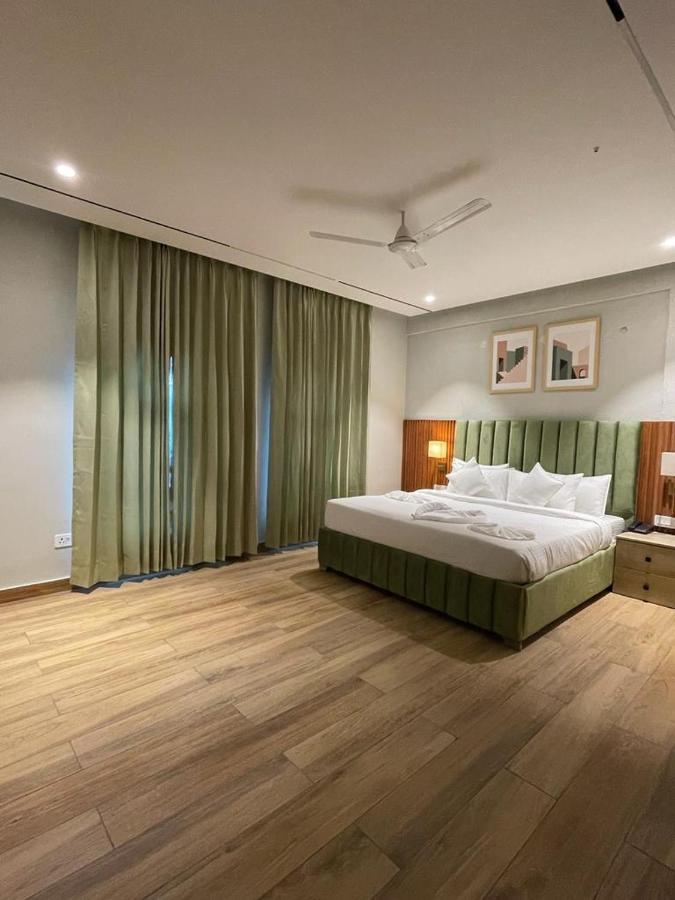 Hotel West Inn Premium Kharar Esterno foto
