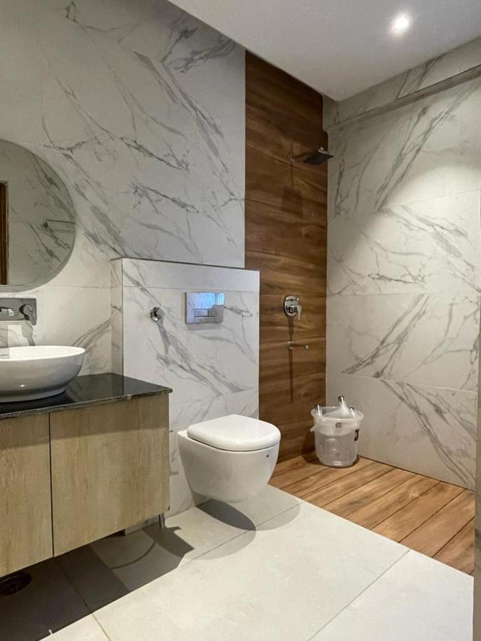 Hotel West Inn Premium Kharar Esterno foto