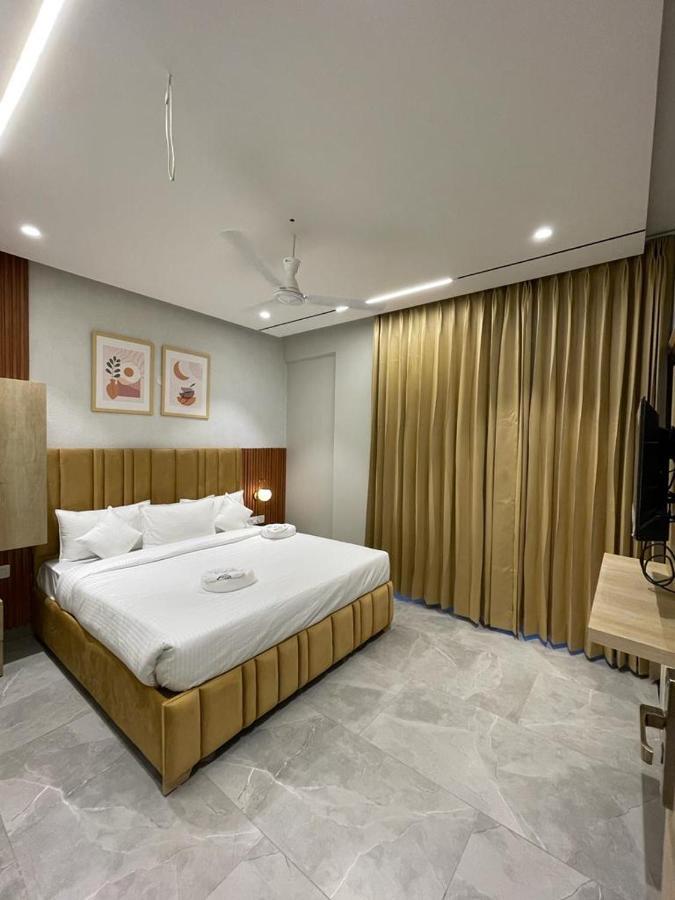 Hotel West Inn Premium Kharar Esterno foto