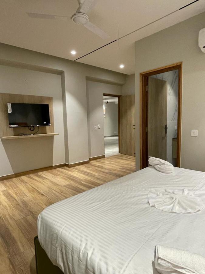 Hotel West Inn Premium Kharar Esterno foto