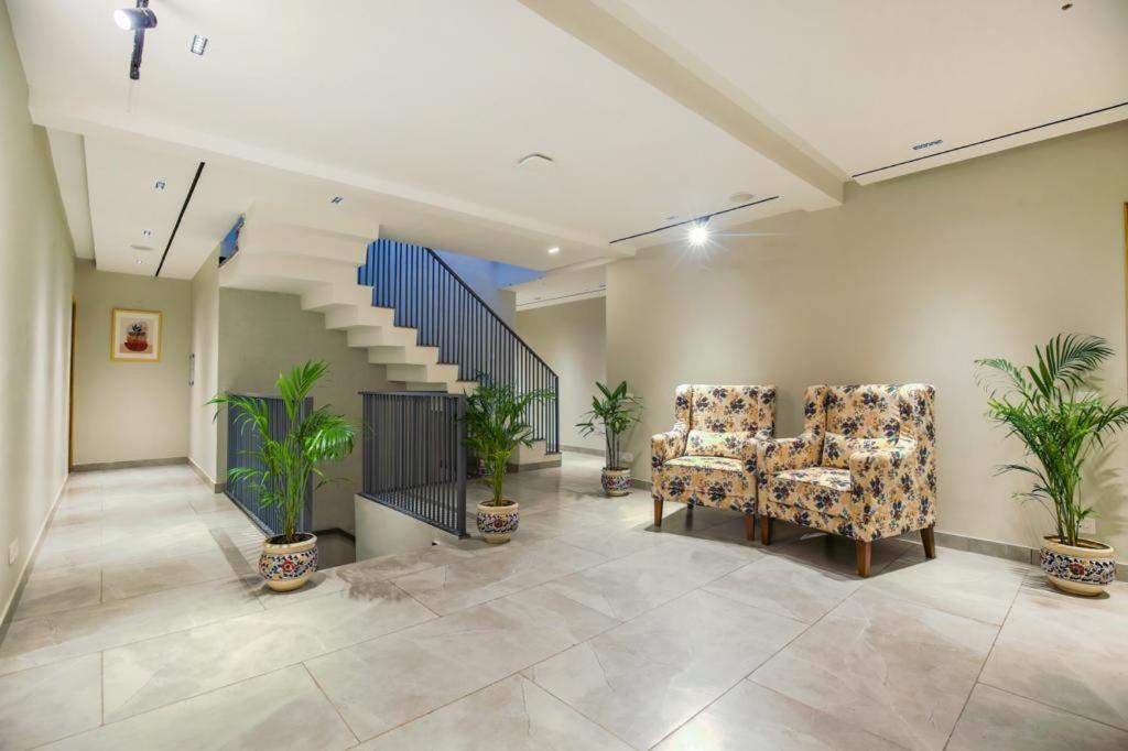 Hotel West Inn Premium Kharar Esterno foto