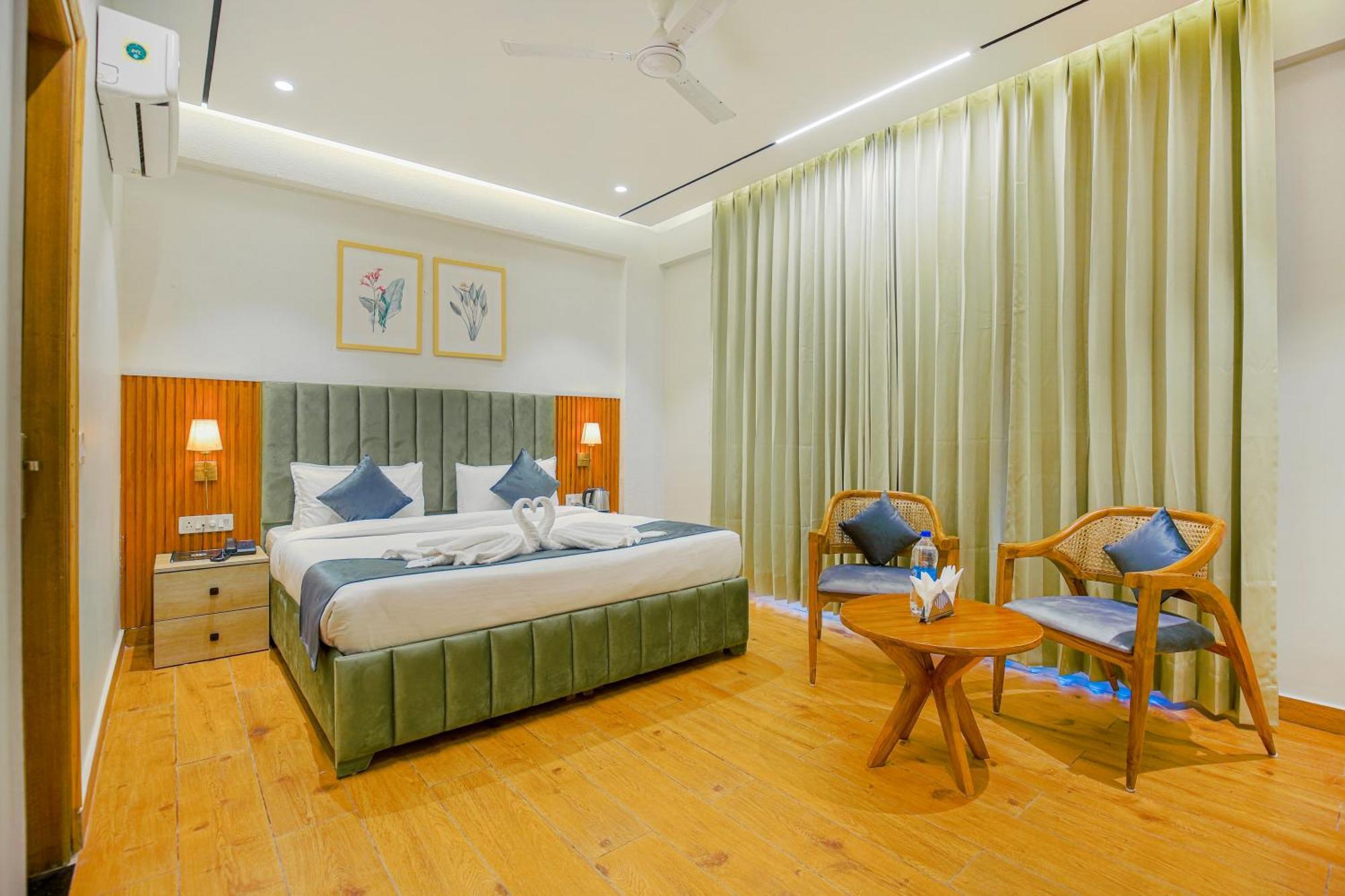 Hotel West Inn Premium Kharar Esterno foto