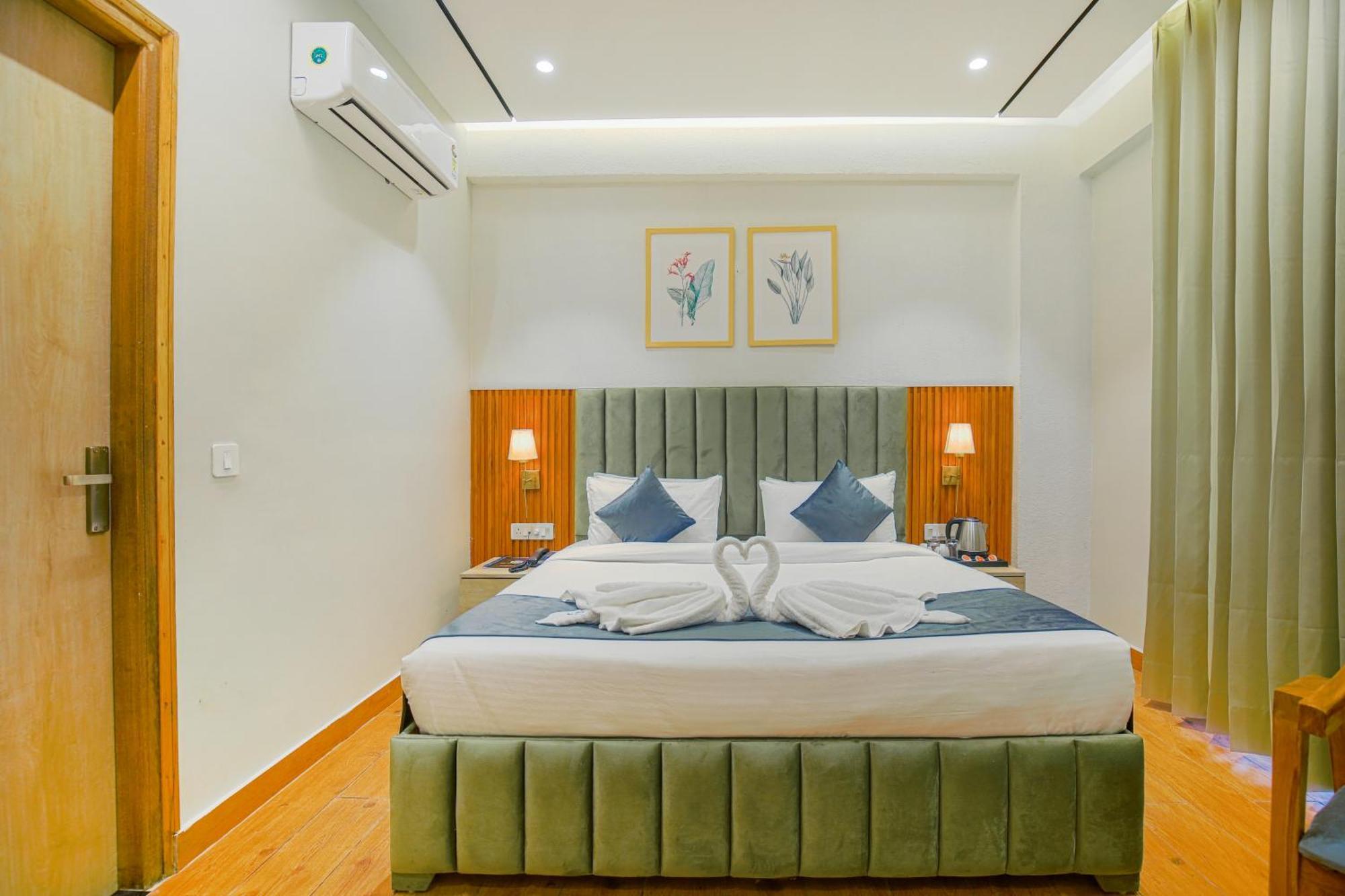Hotel West Inn Premium Kharar Esterno foto