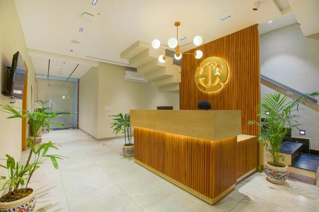 Hotel West Inn Premium Kharar Esterno foto