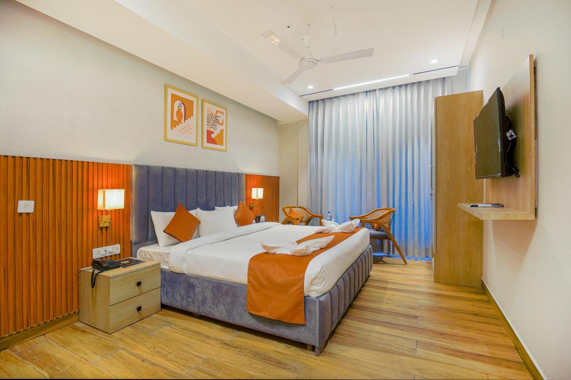 Hotel West Inn Premium Kharar Esterno foto
